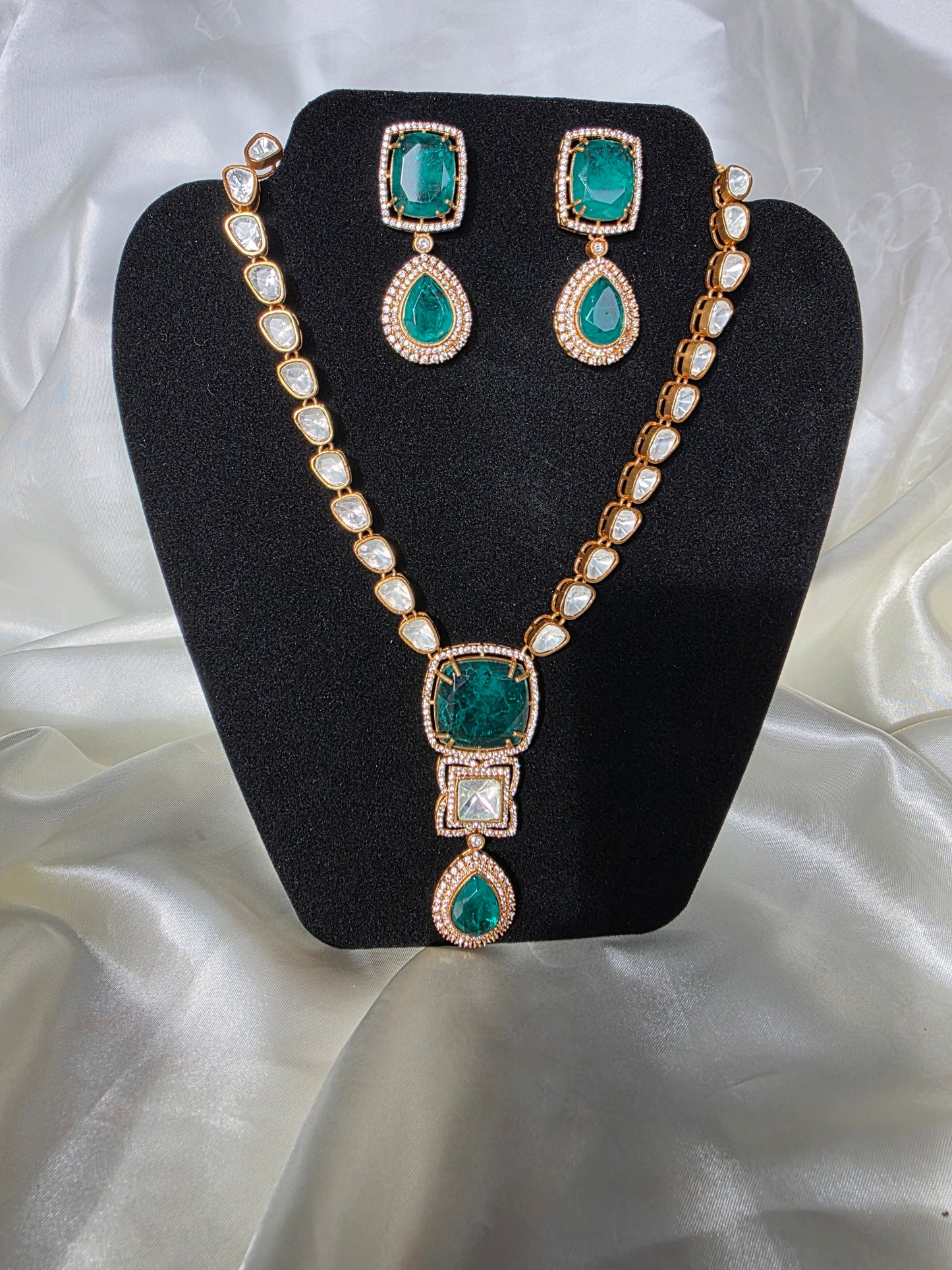 Khanoor Meher Emerald Set