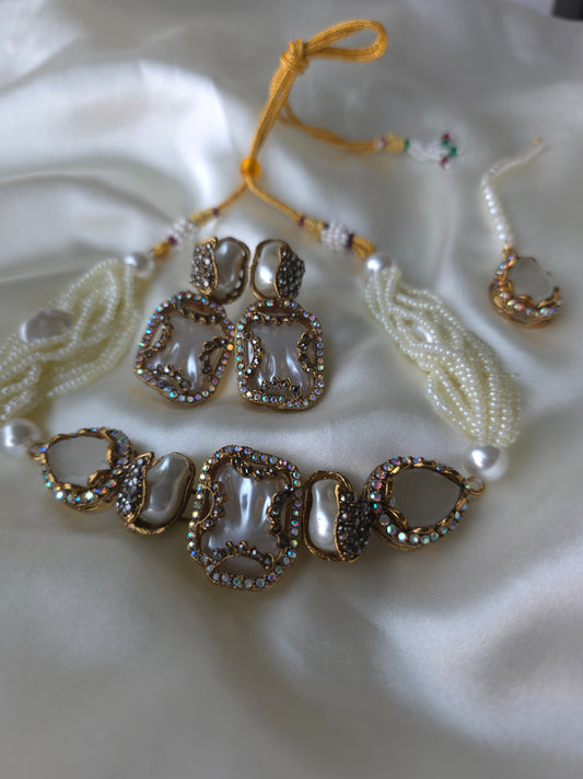 Mahira Statement Pearl Set